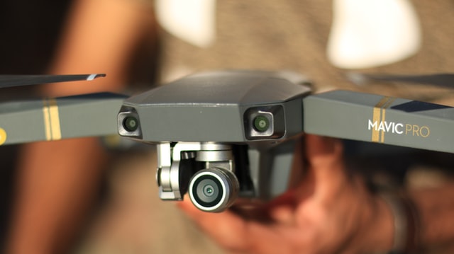 أفضل كاميرات الدرون (كاميرا تم تركيبها في طيارة بدون طيارة أو جهاز robot )