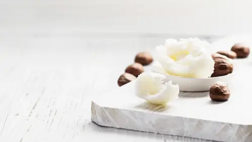 زبدة الشيا كل ما تحتاج معرفته حول فوائدها على البشرة والشعر